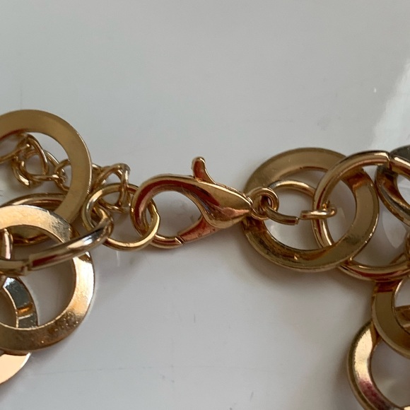 Goldtone Paparazzi linked hoops bracelet - Picture 2 of 4